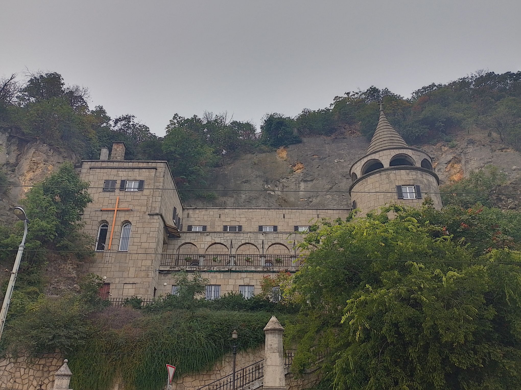 A pálos kolostor főhomlokzata (Fotó: Bodó Péter/pestbuda.hu)