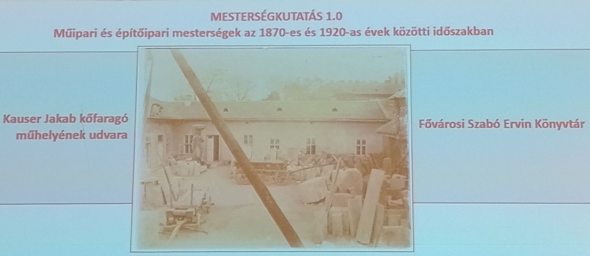 Egy ritka fénykép, mely Kauser Jakab kőfaragó műhelyének udvarát ábrázolja (Forrás: FSZEK) 04 kauser.jpg