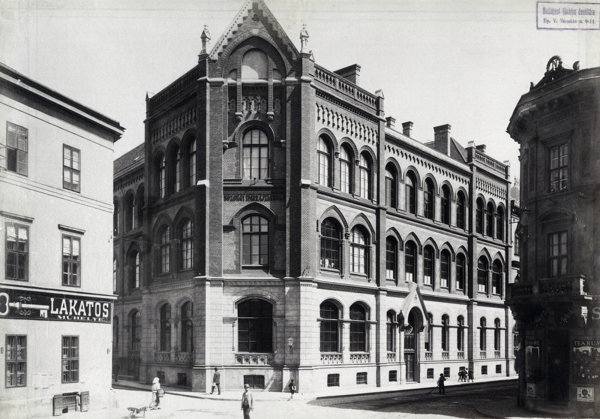 A Kisképző épülete Klösz György felvételén, 1900 (Forrás: Fortepan/Budapest Főváros Levéltára. Levéltári jelzet: HU.BFL.XV.19.d.1.07.094) 07 kisképző.jpg