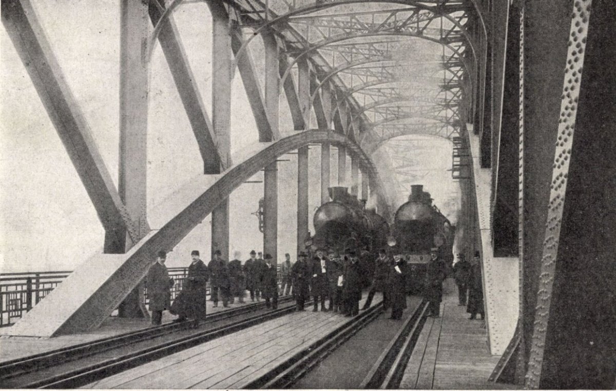 A híd próbaterhelése Forrás: Kölber Ernő: A budapesti összekötő vasúti Duna-híd átépítése II. A Magyar Mérnök- és Építész-Egylet Közlönye 51. évfolyam LI. kötet. 44. szám A próbaterhelés_vasuti hid.jpg
