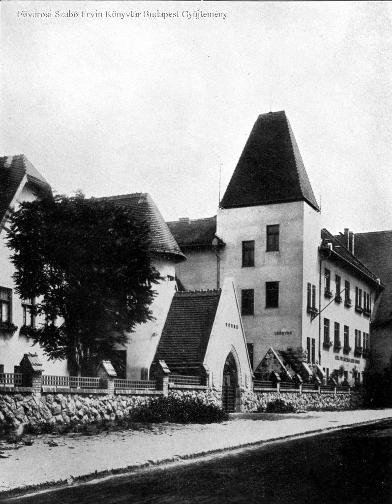 A Városmajor utcai elemi iskola 1913 körül (Forrás: FSZEK Budapest Gyűjtemény) ee092994-ef5f-4884-b8d0-0a048ab829c7.jpg