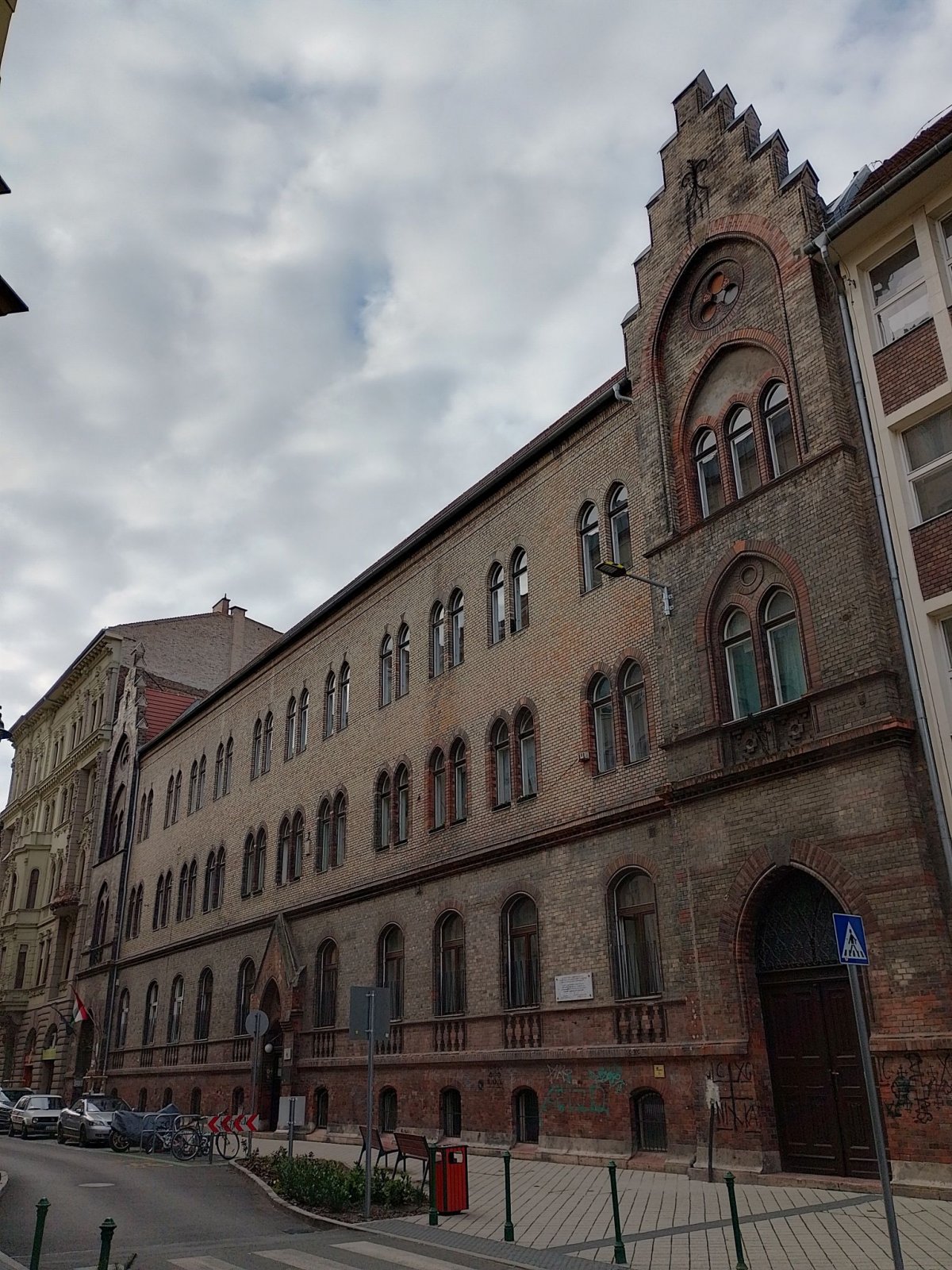 A Somogyi Béla utcai iskola (Fotó: Bodó Péter/pestbuda.hu) 02 grund1.jpg