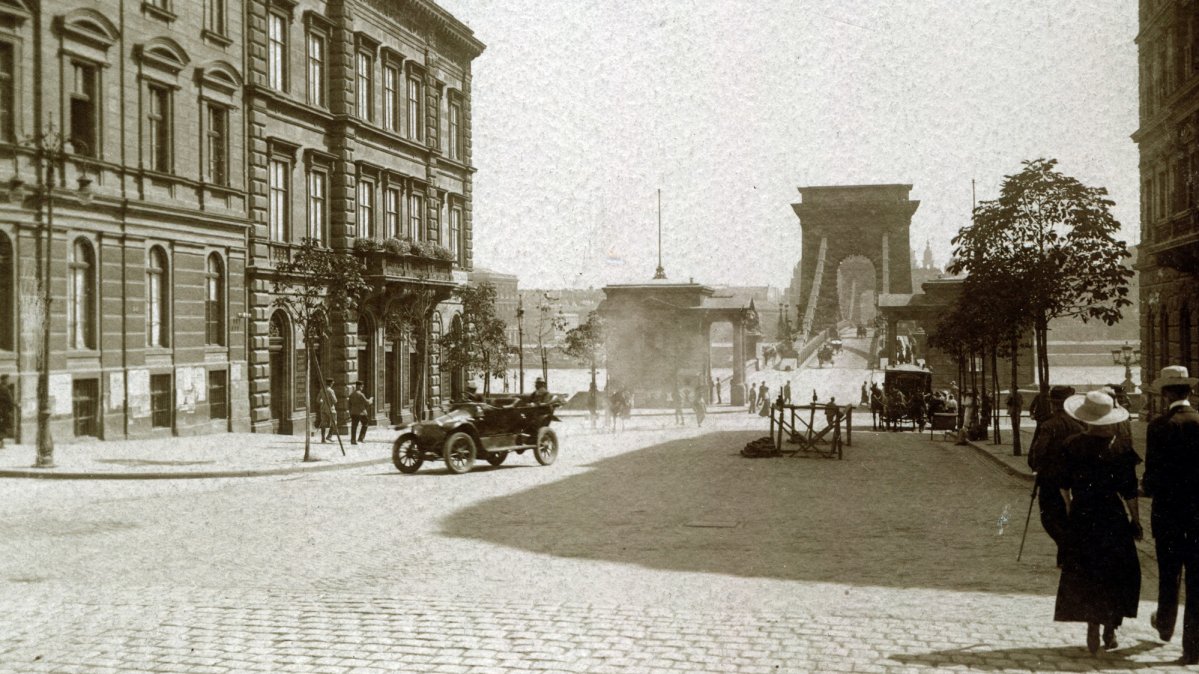 Clark Ádám tér 1917_fortepan_151644.jpg