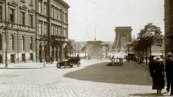 Clark Ádám tér 1917_fortepan_151644.jpg