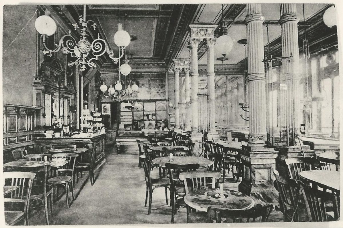 A Fiume Kávéház belső tere 1910-ben (Forrás: Magyar Kereskedelmi és Vendéglátóipari Múzeum) 03 belső.jpg