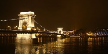 1280px-Lánchíd_(17._számú_műemlék)_53.jpg