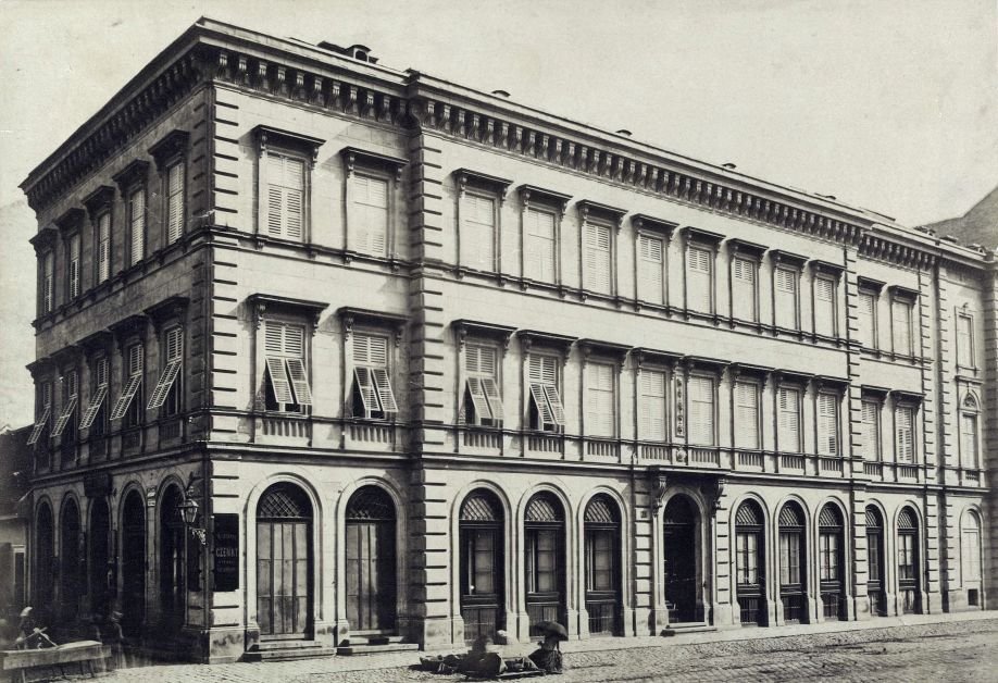 A ház 1890 körül, a földszinten balra Czenky János mészárosmester üzlete látszik (Fortepan - Budapest Főváros Levéltára HU_BFL_XV_19_d_1_05_043) Fortepan Budapest Főváros Levéltára Levéltári jelzet HU_BFL_XV_19_d_1_05_043.jpg