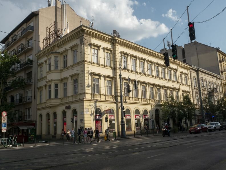 A Vámház körút 15. ma (fotó: Simon Tímea) vámház15.jpg