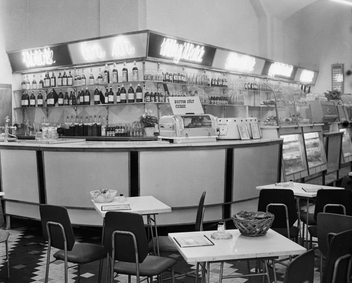 A Ludas Matyi Büfé belső tere 1965 körül (Fortepan) fortepan_113877.jpg