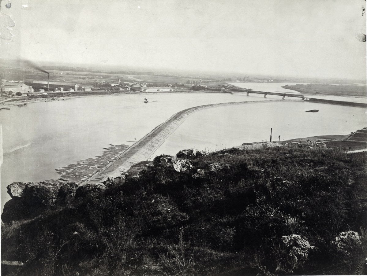 Az Összekötő vasút építésének vezetője, a híd építésének ellenőre volt (Fotó: Fortepan / Budapest Főváros Levéltára. Levéltári jelzet: HU.BFL.XV.19.d.1.06.063) fortepan_82323.jpg