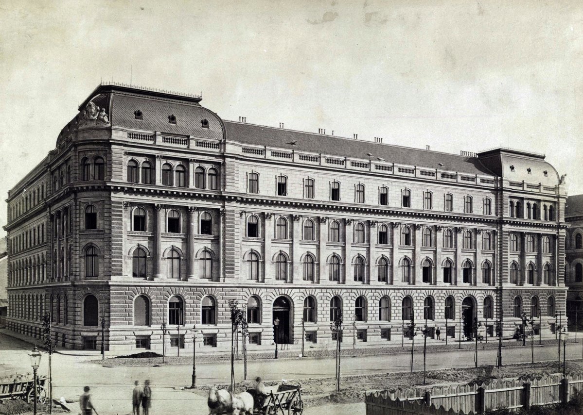 A MÁV igazgatósága 2008-ig e házban székelt (Fotó: Fortepan / Budapest Főváros Levéltára. Levéltári jelzet: HU.BFL.XV.19.d.1.05.145) fortepan_82200.jpg