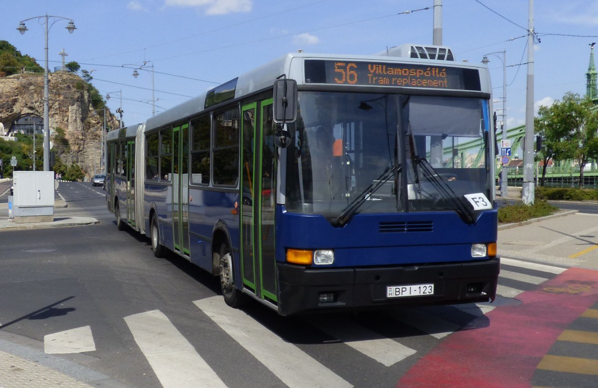 2022-ig voltak velünk ezek a buszok (Fotó? Wikipedia, kemenymate) 56-os_villamospótló_busz_(BPI-123).jpg