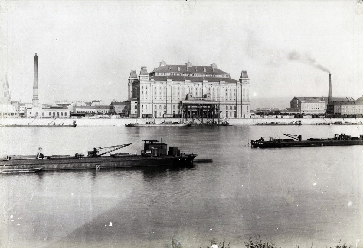 A ma már nem létező Elevátor ház Budapesten, a Duna parton (Fotó:Fortepan / Budapest Főváros Levéltára. Levéltári jelzet: HU.BFL.XV.19.d.1.08.025) fortepan_82550.jpg