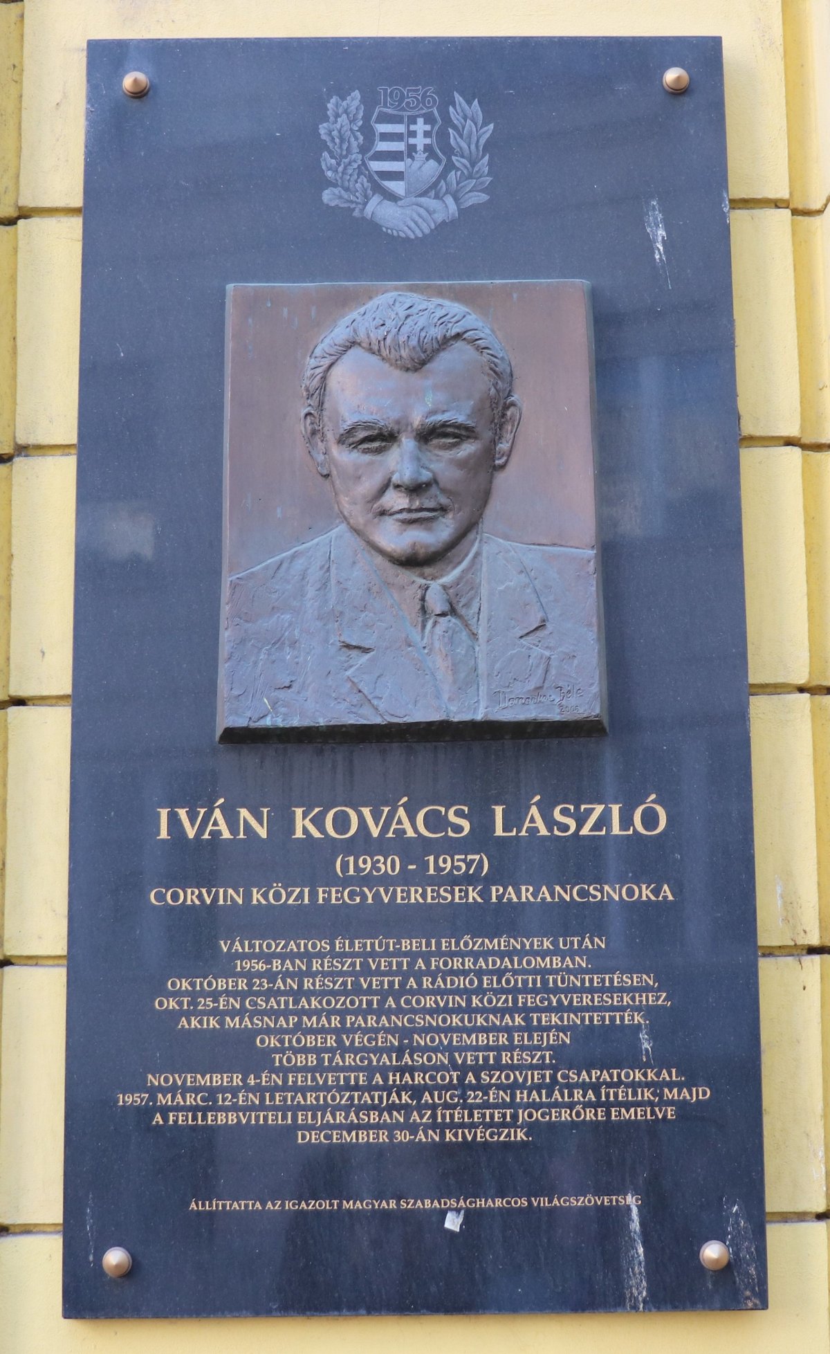 Iván Kovács László emléktáblája a Corvin közben (Fotó: Dubniczky Zsolt/pestbuda.hu) IMG_3032_1.jpg