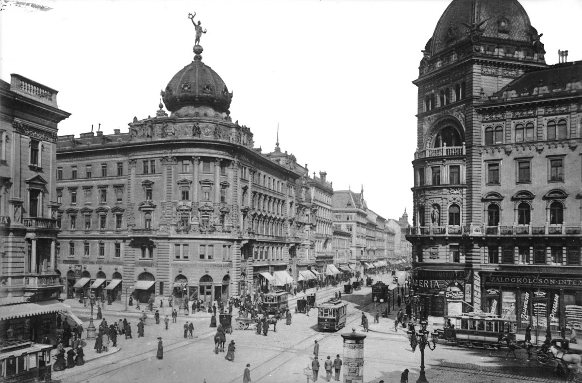 A boldog békeidőkben a gyalogosok arra mentek, amerre akartak (Fotó: Fortepan/ Deutsche Fotothek / Brück und Sohn) fortepan_277693.jpg
