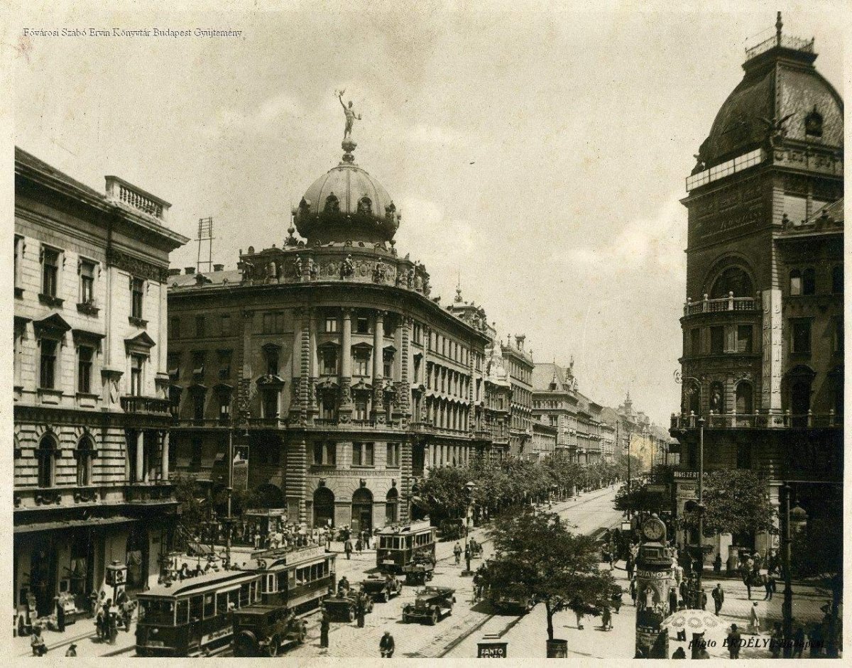 A hatalmas forgalomhoz kellett is szabályozás (Fotó: FSZEK, Budapest Gyűjtemény) 73ab8087-7e9e-4e0b-af12-0835712d8497.jpg