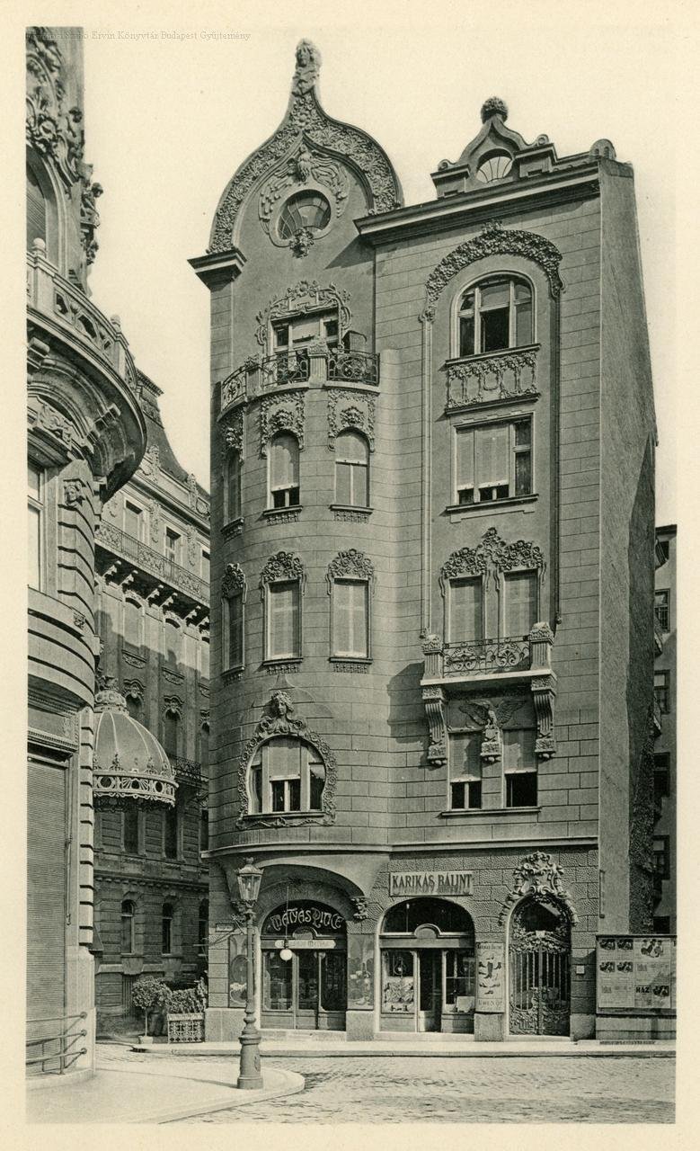 Máig emblematikus a Március 15. tér 6. szám alatti saroképület (Forrás: FSZEK Budapest Gyűjtemény) Eskü.jpeg