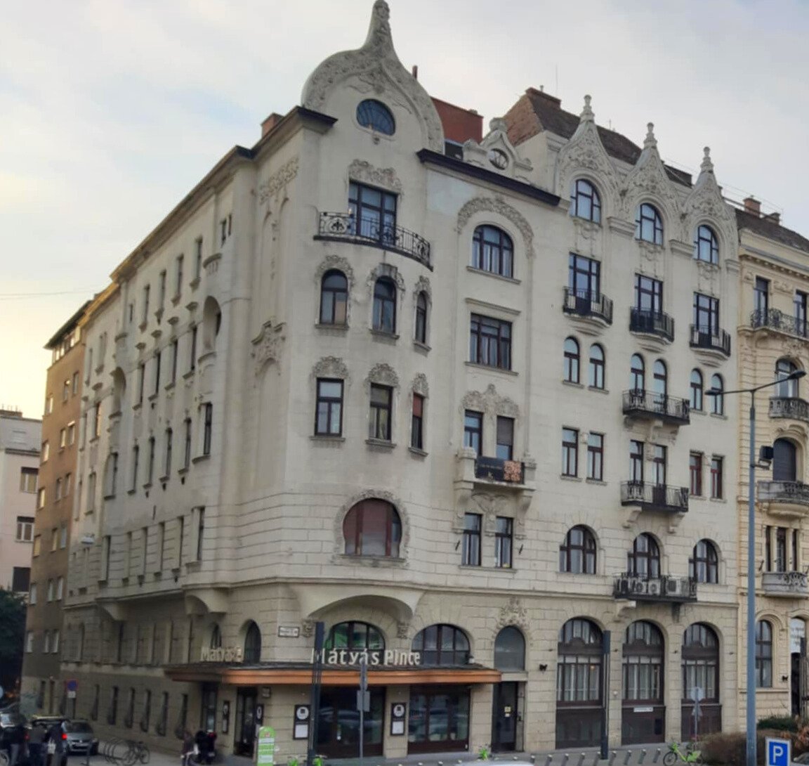 A Március 15. tér 6. és 7. számú épület napjainkban (Fotó: pestbuda.hu) 6a60f07e-ab8d-4816-b841-a0a0fd5c2c81.jpg