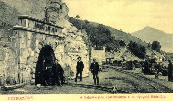 A Salgótarjáni Kőszénbánya Részvénytársaság petrozsényi tárnája (Forrás: Tőzsdemúzeum) 01 tárna.jpg