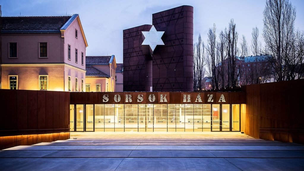 A Sorsok Háza (Fotó: szombat.org) szombat org (1).jpg