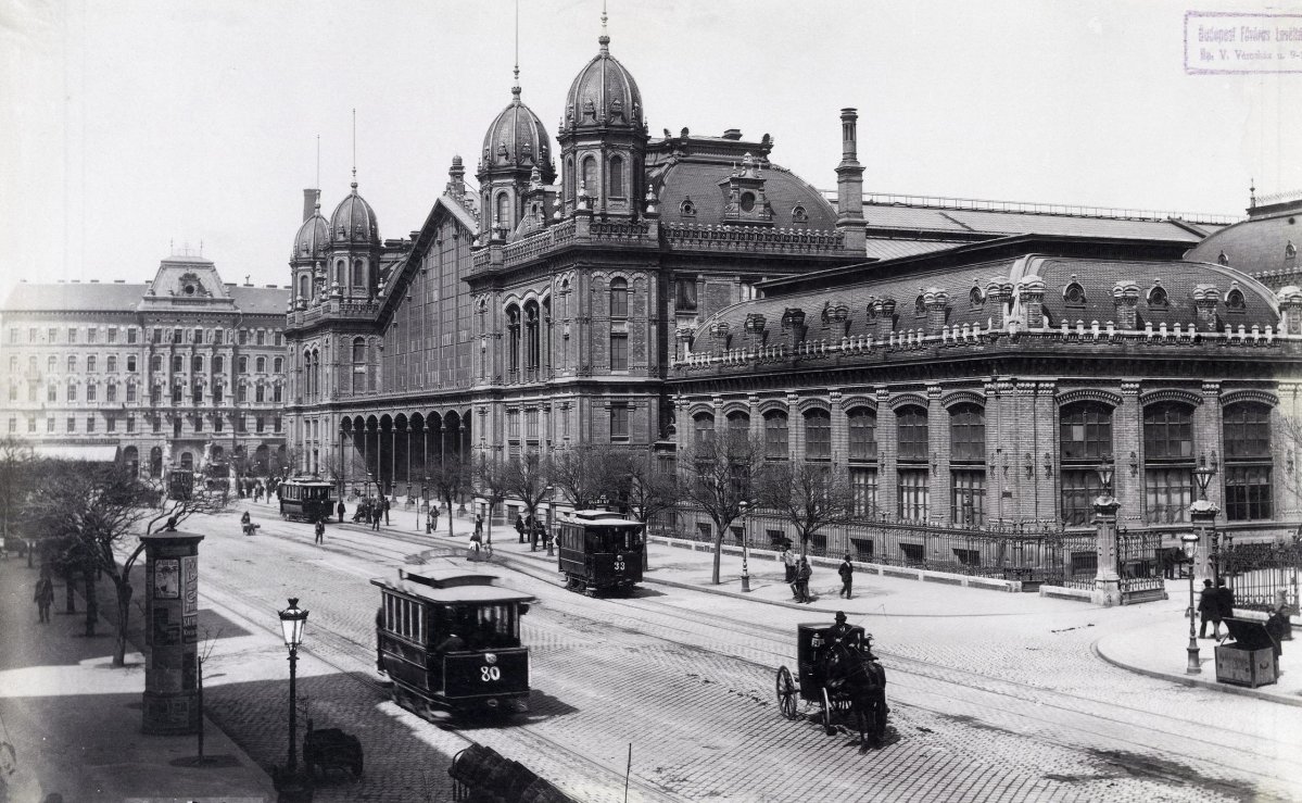 Békebeli hangulat a Nagykörúton (Fortepan / Budapest Főváros Levéltára. Levéltári jelzet: HU.BFL.XV.19.d.1.07.138) fortepan_82462.jpg