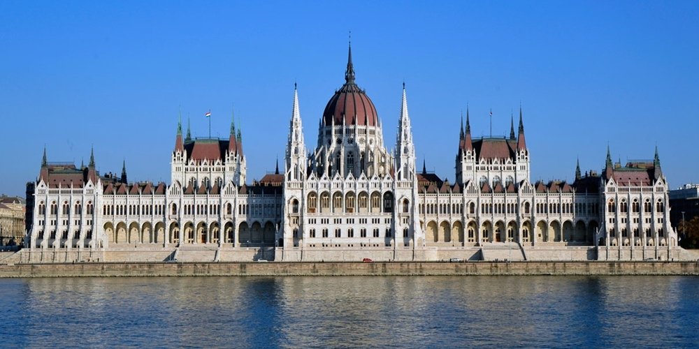 153612_parlament.jpg
