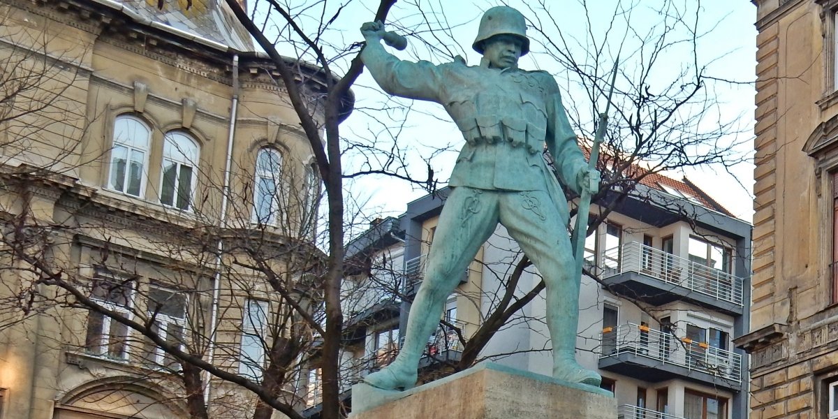 157188_harminckettesek.jpg