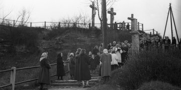 182396_fortepan_108383_-_doberdo_ut_kiscelli_parkerdo_kalvaria_domb_golgota-szoborcsoport._-_1956._hamori_gyula.jpg