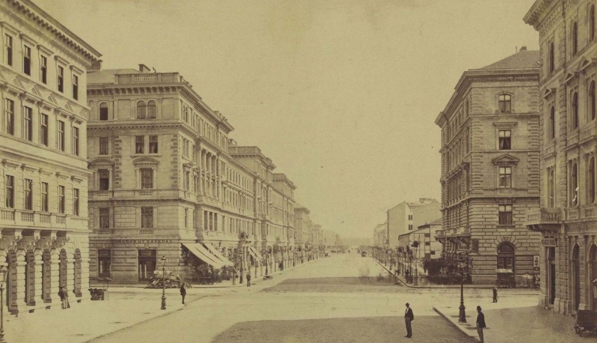 185952_174947_andrassy_andrassy_sugar_ut_a_varosliget_fele_nezve_eloterben_a_nagymezo_utca_keresztezodese._a_felvetel_1878_korul_keszult._fortepan_-_budapest_fovaros_leveltara._hu.bfl.xv.19.d.1.05.107_ny.jpg