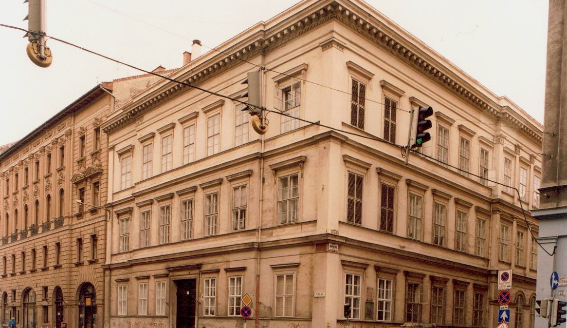 192536_am_az_ulloi_ut_17.-erkel_u._sarok_karolyi_gyorgy_tulajdonanyit.jpg
